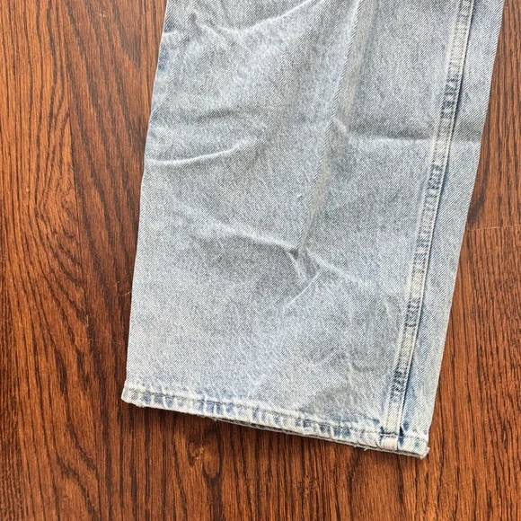 🎈🎈 H&M Distressed Light Blue Jeans - Picture 4 of 4